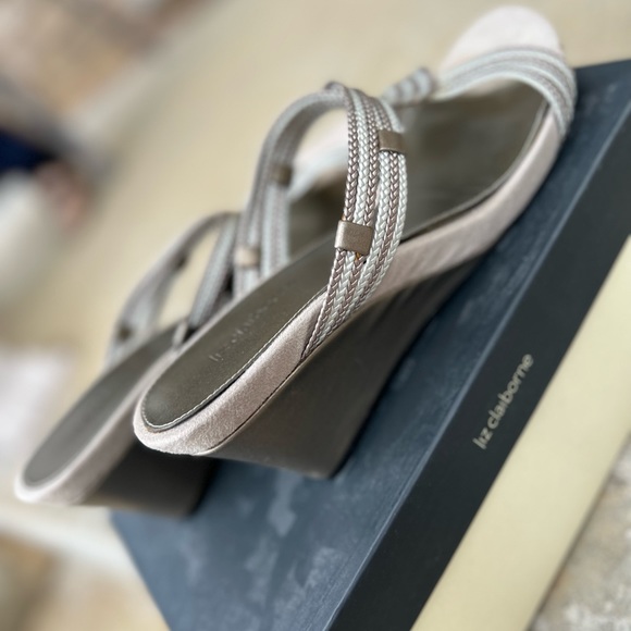 Liz Claiborne Sandals ☀️ - Picture 5 of 6